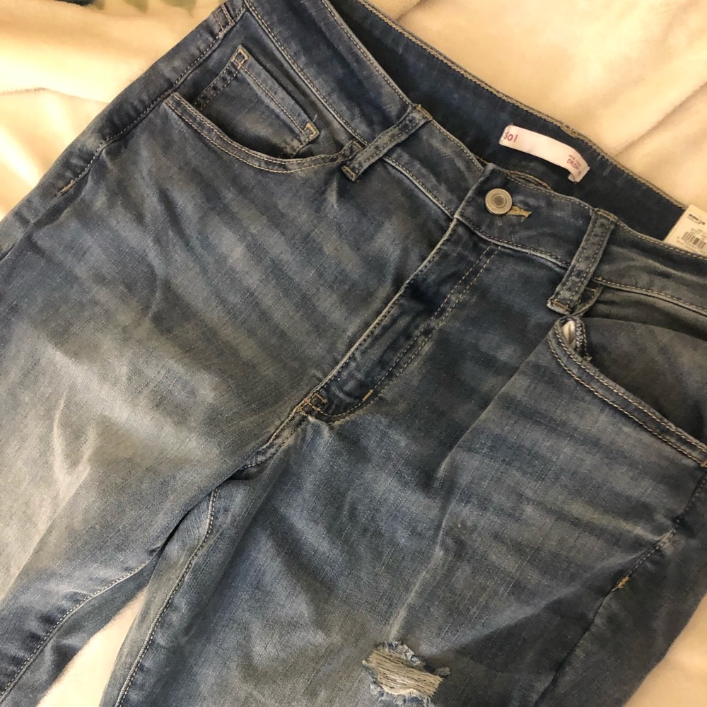 Mid rise cropped blue jeans.